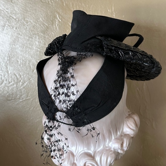 ASTOUNDING 1930s\' BLACK TILT FEDORA WITH GROSGRAIN CROWN + STRAW BRIM + STRAP main image 9